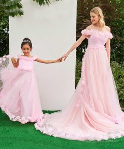 mom and daughter wedding dresses