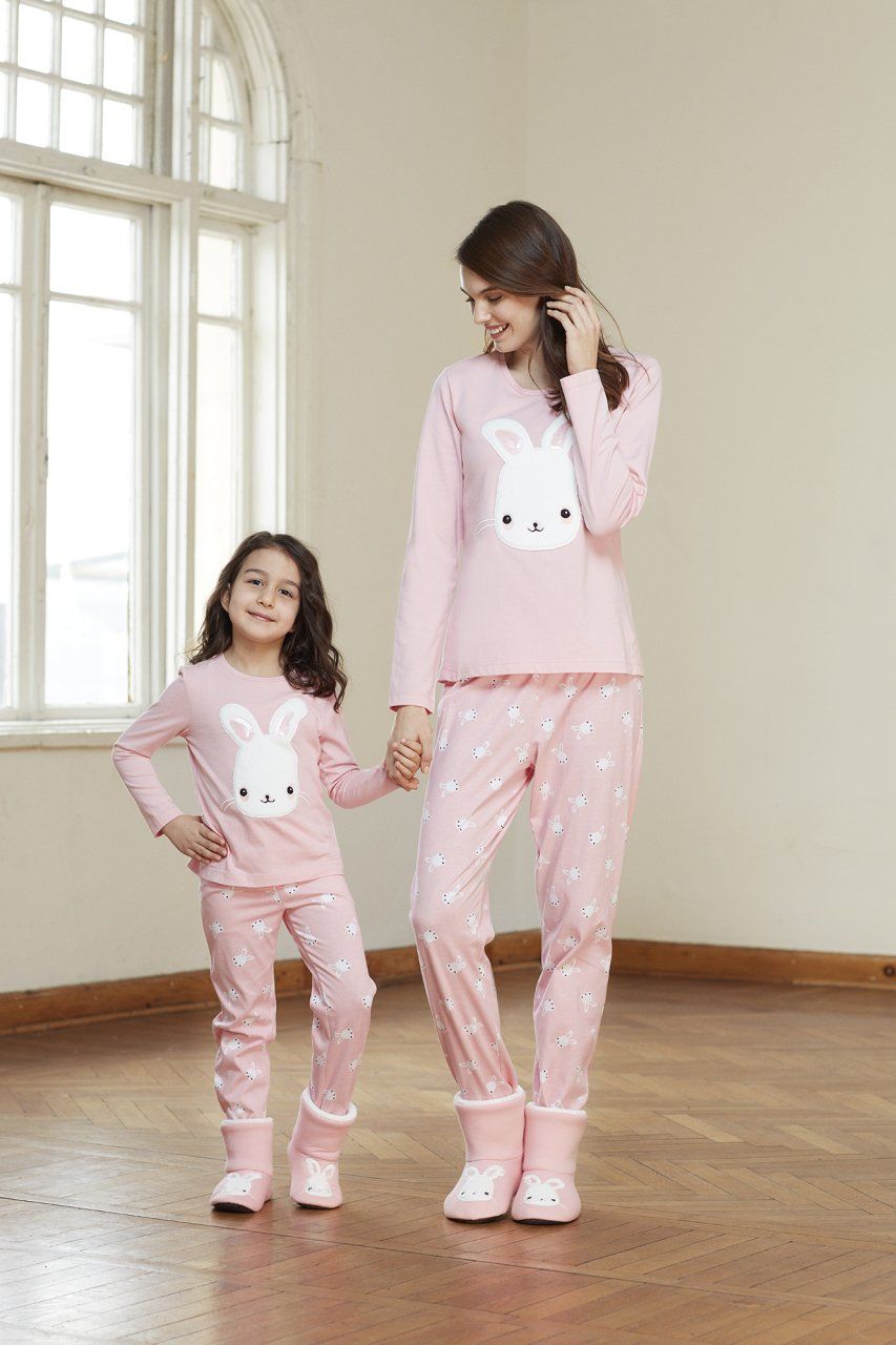 Mother-daughter matching pyjamas